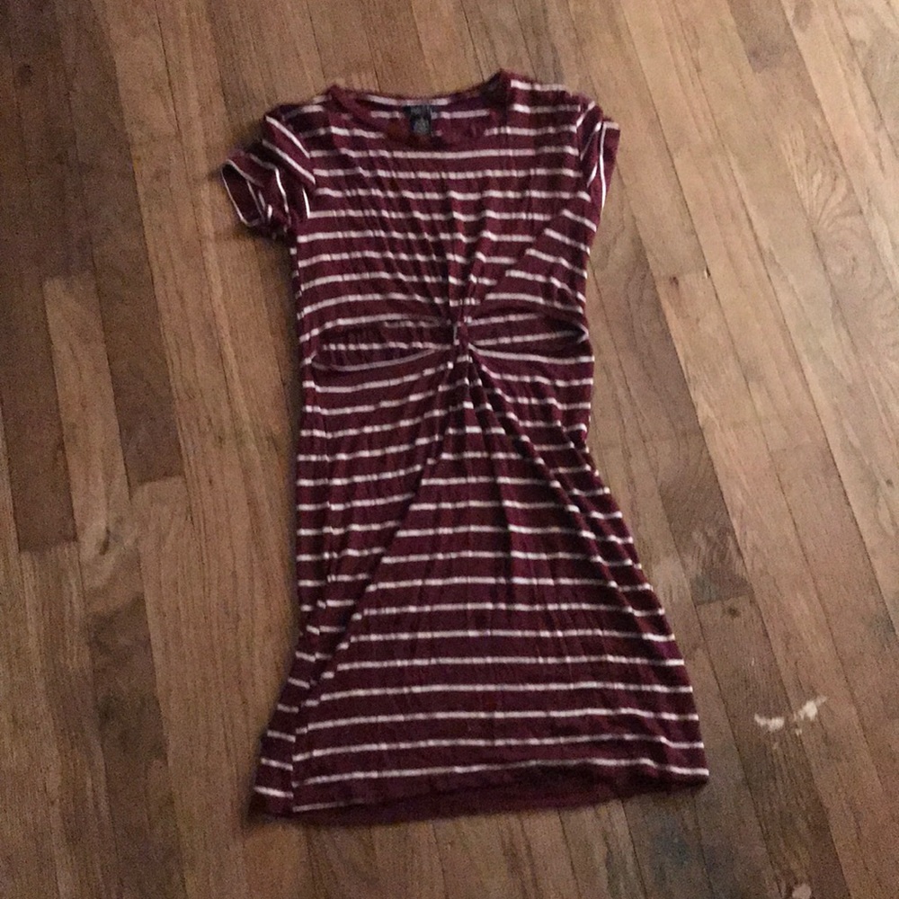 Maroon dress with belly cut tied